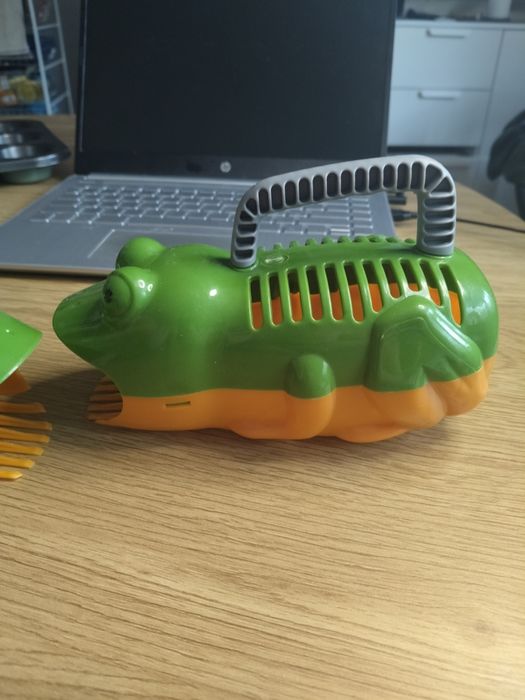 Zbieraczka do jagód plastikowa dla dzieci żabka