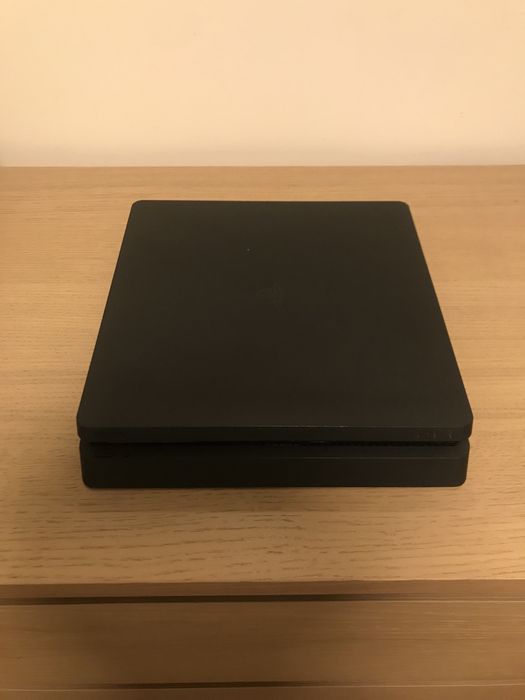 PS4 Slim 500GB + acessórios em excelente estado