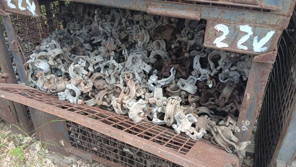 Abraçadeiras Ortogonais e Giratórias para Andaime - Usado