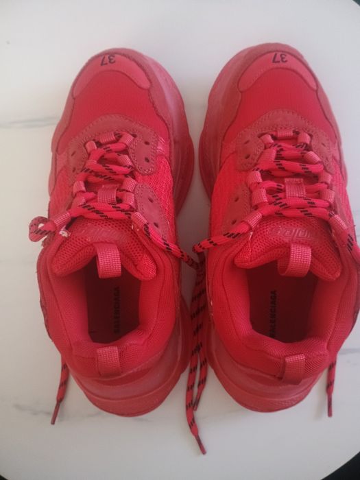 Czerwone buty Balenciaga
