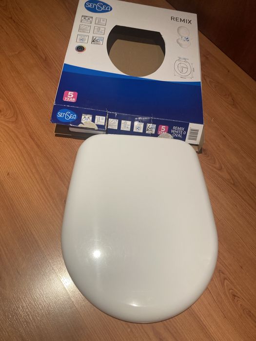 Tampa sanita em acrilico branca