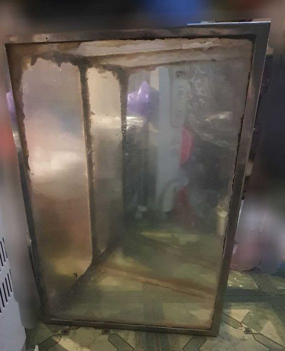 Продаю аквариум с металлическим каркасом 30л.