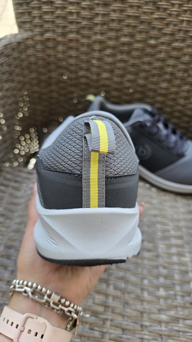 Чоловічі кросівки bugatti 
Размір 44-28.5cm