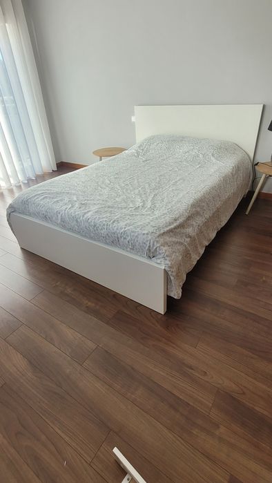 Cama colchão e cortina