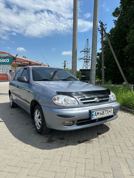 Sens 2011 року автомобіль