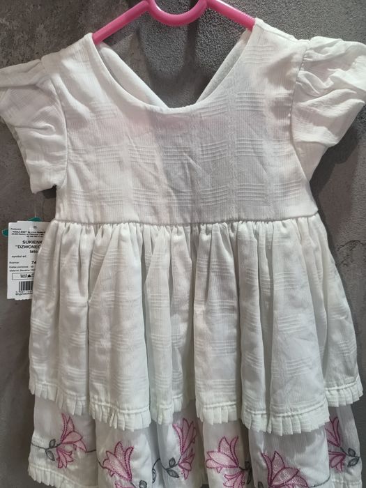 Biała sukienka 74
