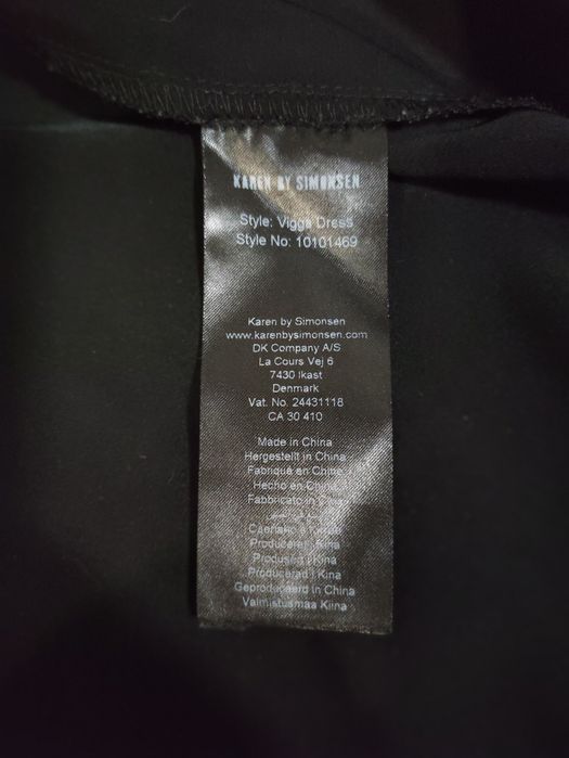 Чорна чарівна сукня