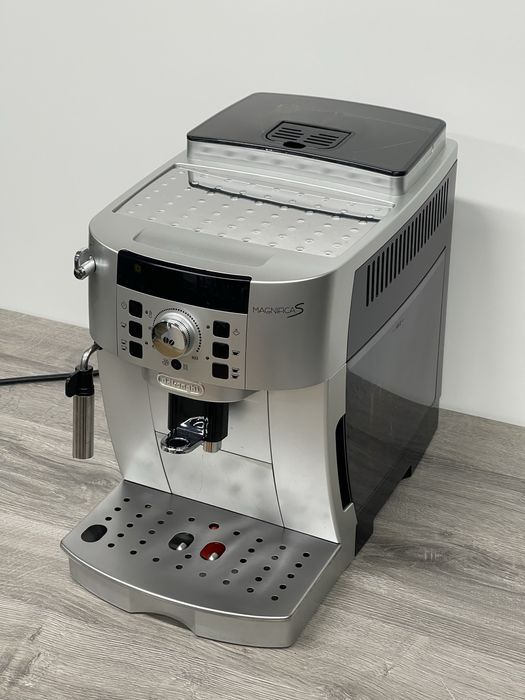 Продам кавомашину Delonghi Magnifica S