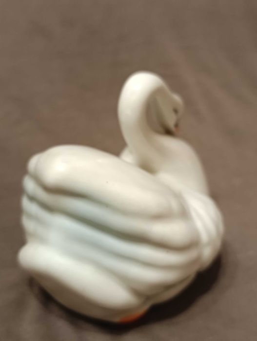 piękna porcelanowa figurka łabędzia - PRL