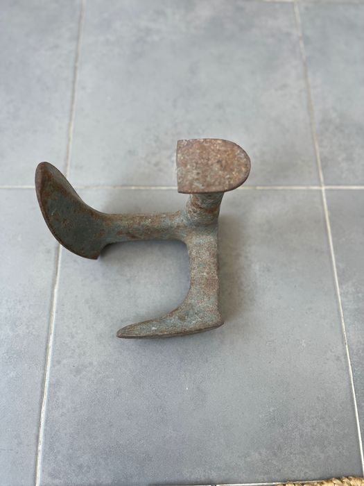 Shoemaker's Anvil (Form)64862899838083122