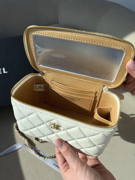 Сумка Chanel Vanity біла