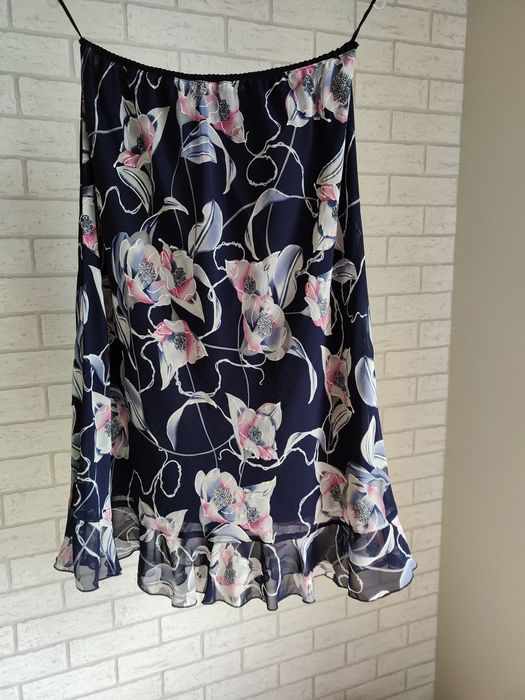 Spódnica zwiewna granatowa w kwiaty