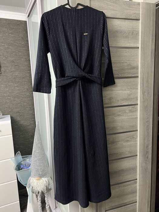 Костюм темно-синього кольору