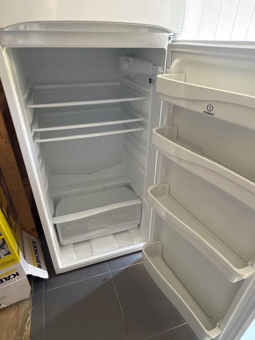 Frigorífico INDESIT  222 L - Branco