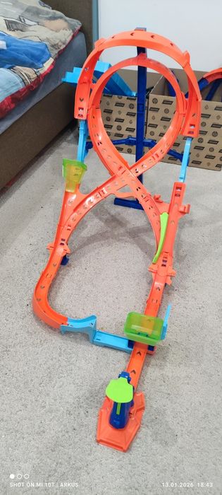 Hot wheels tor ósemka, napęd ręczny