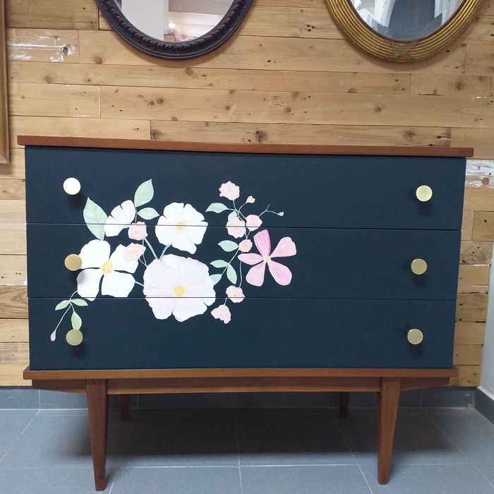 Estante vitrine, cómodas, móveis pintados - desde 40€