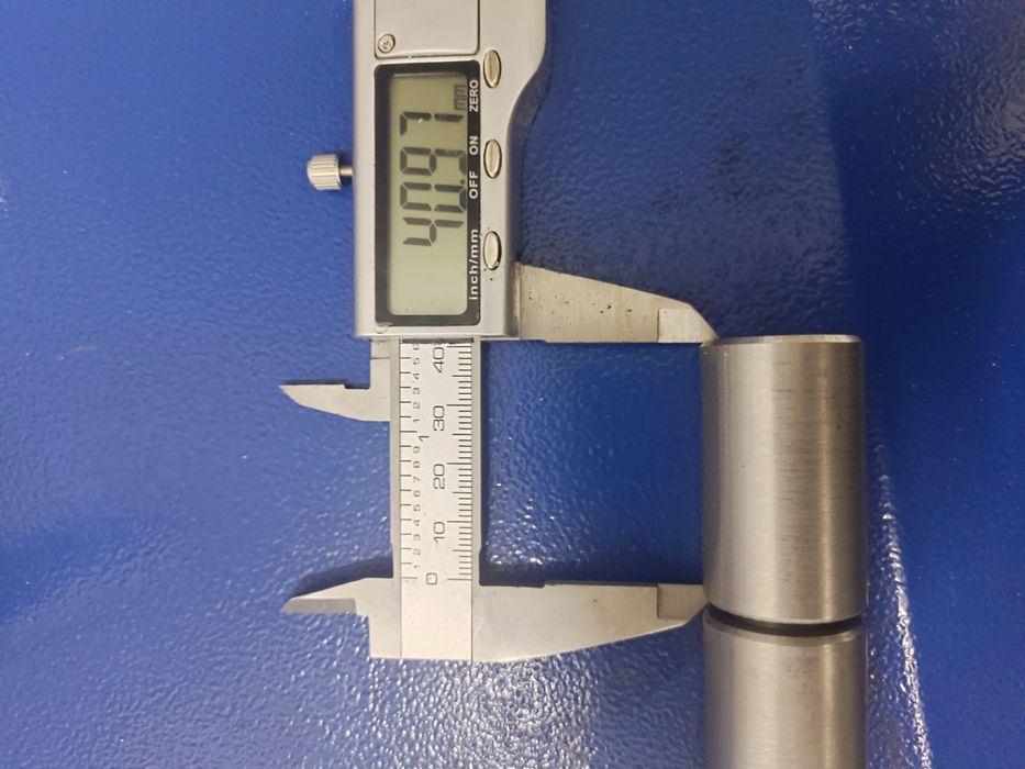 Zawiasy toczone zabezpieczenie