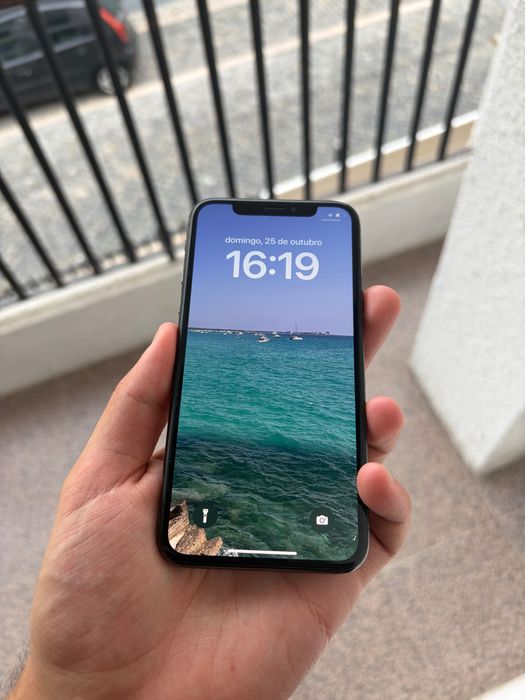 iPhone X (Apple)