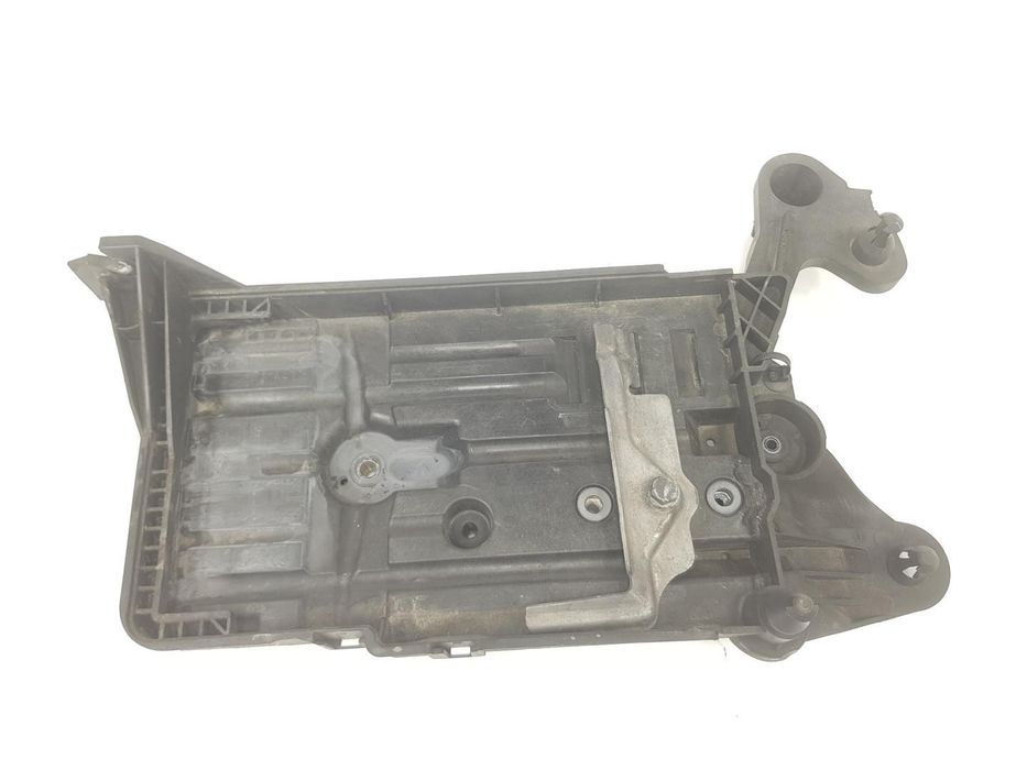 Suporte De Bateria Volkswagen Passat Berlina 3G2