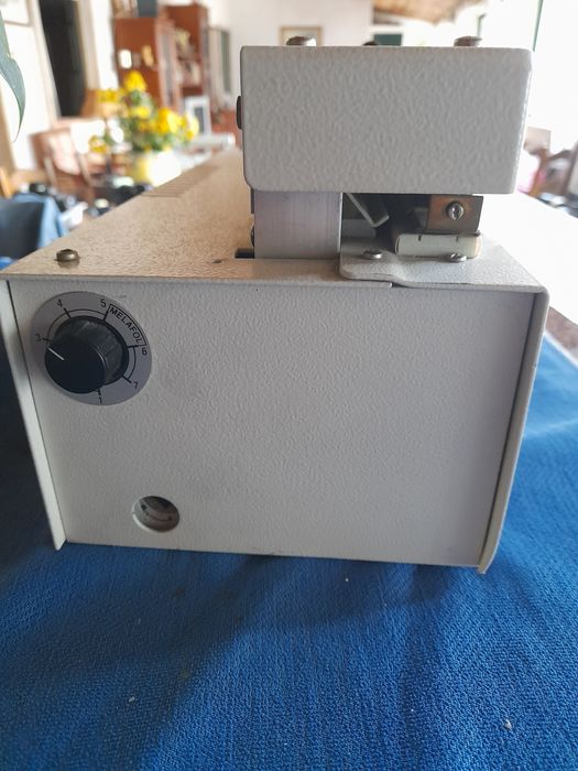 Aparelho para fechar sacos de plastico