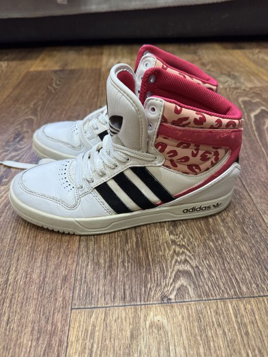 Кросівки адідас жіночі