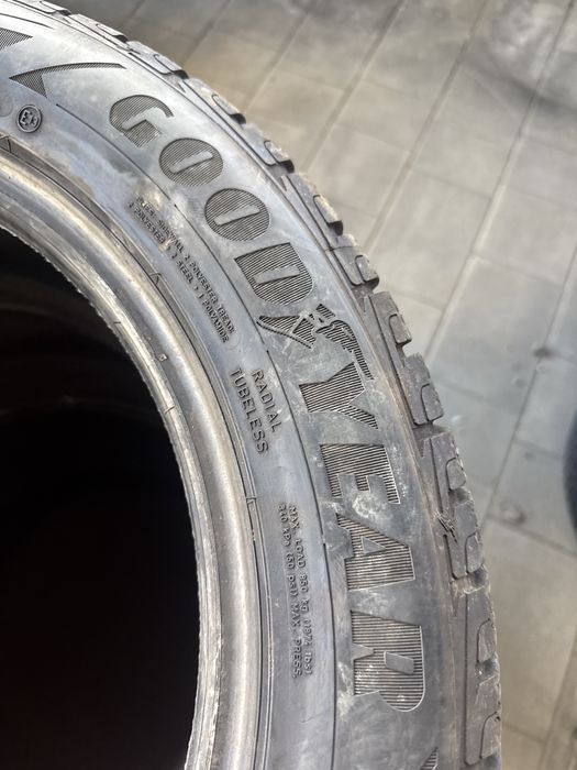Шини резина 225/55/18 r18 Goodyear пара зимні