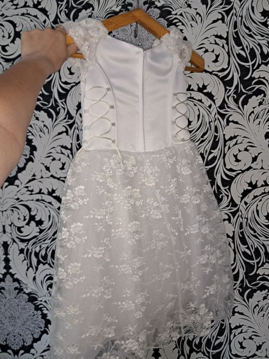 Дитяче біле плаття