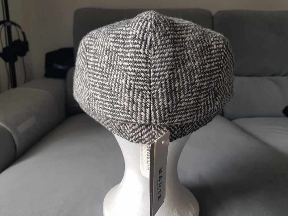 Boné Boina da Marca Barts em tom cinza branco, totalmente NOVO