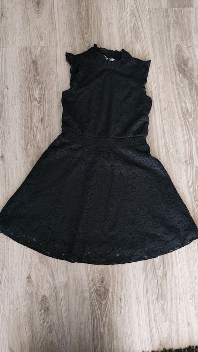 Czarna koronkowa sukienka r.146/152 Cubus