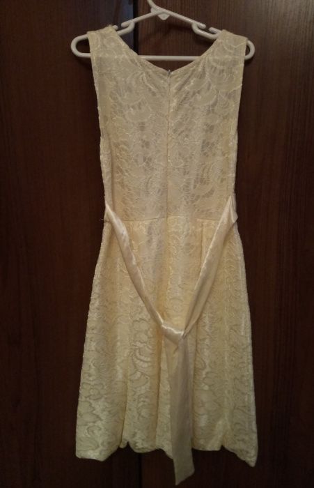 Нарядное платье (р.146)