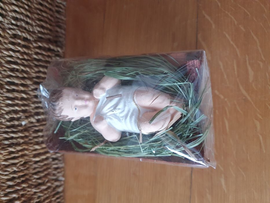 Figurka Jezuska w żłóbku(większa)