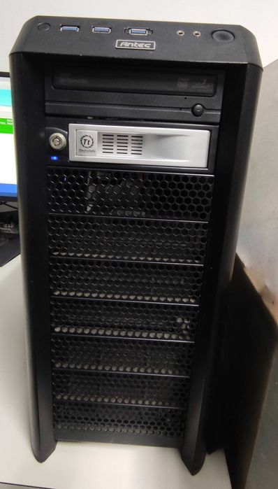 Computer with Monitor64409434922499122