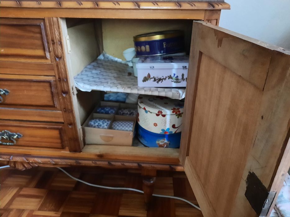 Aparador de sala em madeira