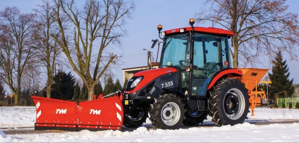 Odśnieżanie dróg parkingów dojazdów do posesji traktorem