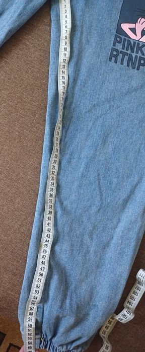 Продам джинсы на девочку 11-14 лет