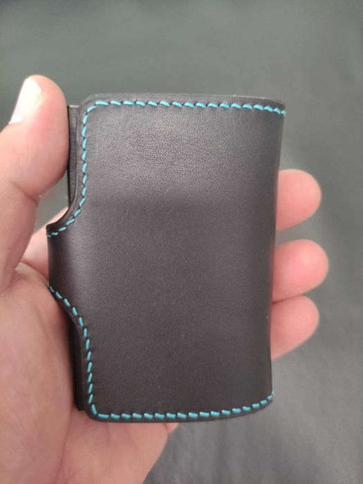 Porta-cartões em pele genuína