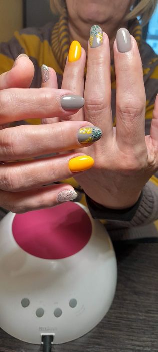 Маникюр и Педикюр.