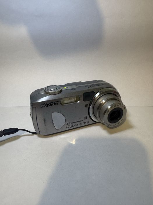 Цифровий фотоапарат Sony Cyber-shot DSC-P93A (робочий)