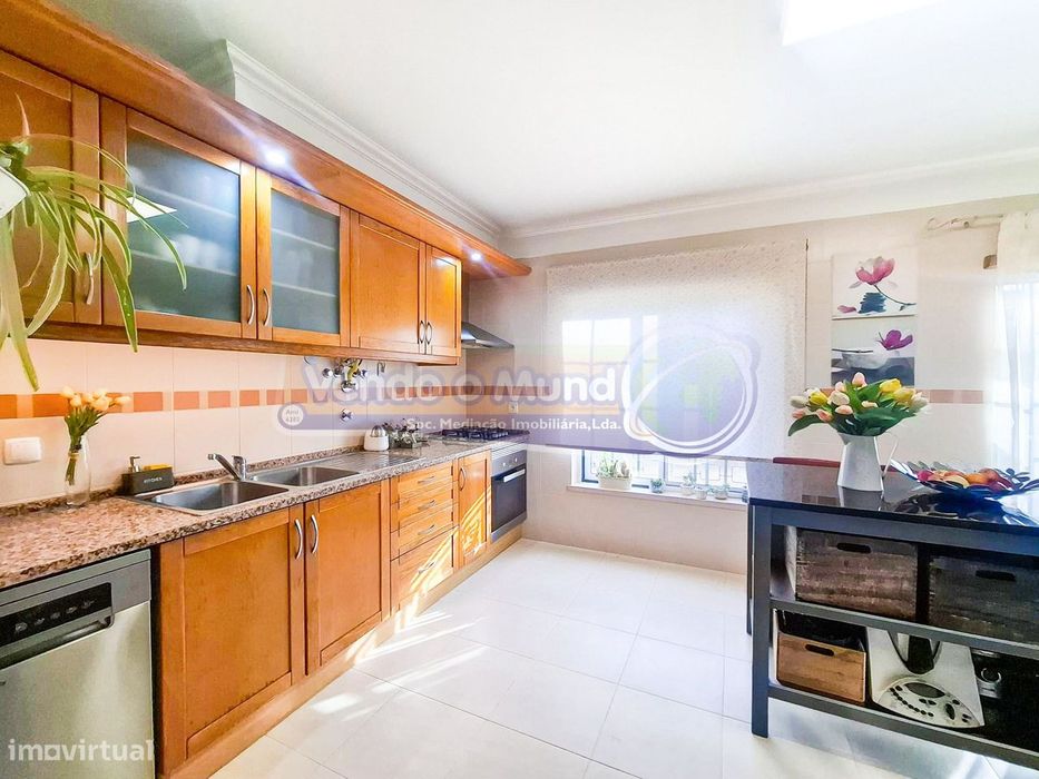 Apartamento T4 em Benavente (B659)