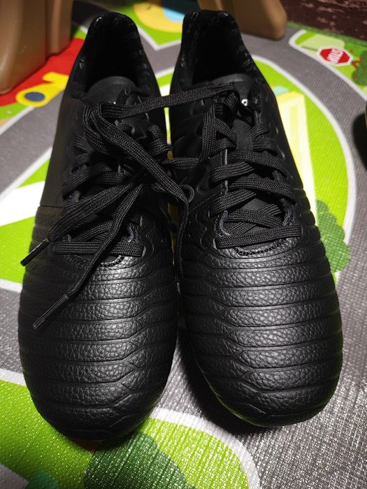 Футбольных бутси Sondico Strike FG