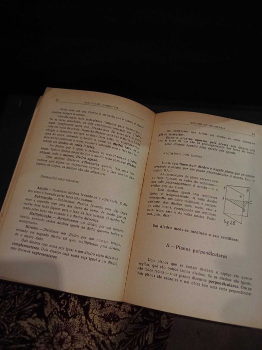 Resumo de Geometria - António Pires de Carvalho Reservado