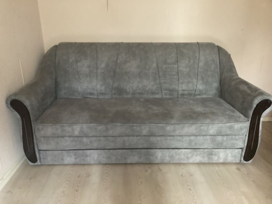 Продам диван.