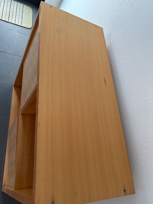 Estantes modulares IKEA com portas