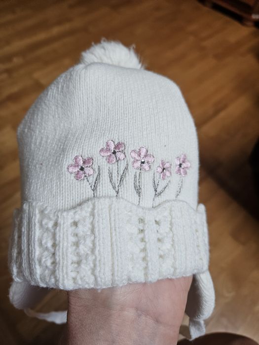 Zimowa czapeczka niemowlęca, chrzest