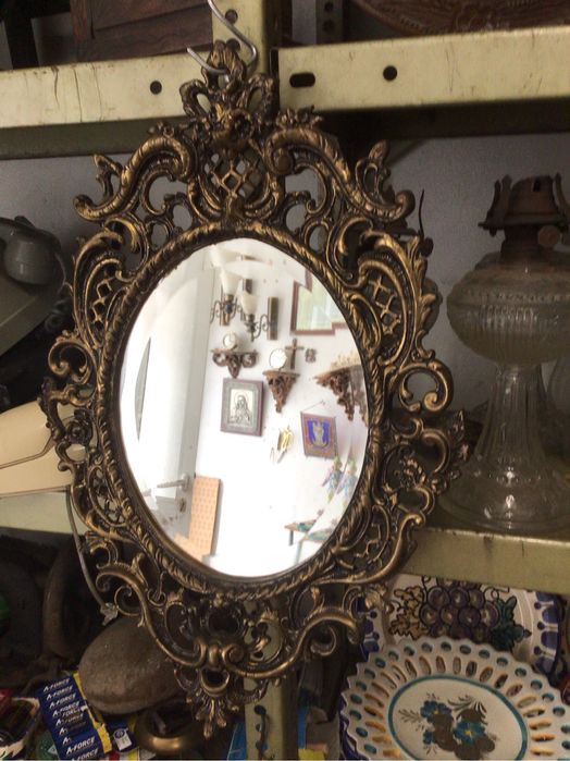 Espelho lapidado em metal fundido com 48 altura 34 de largo