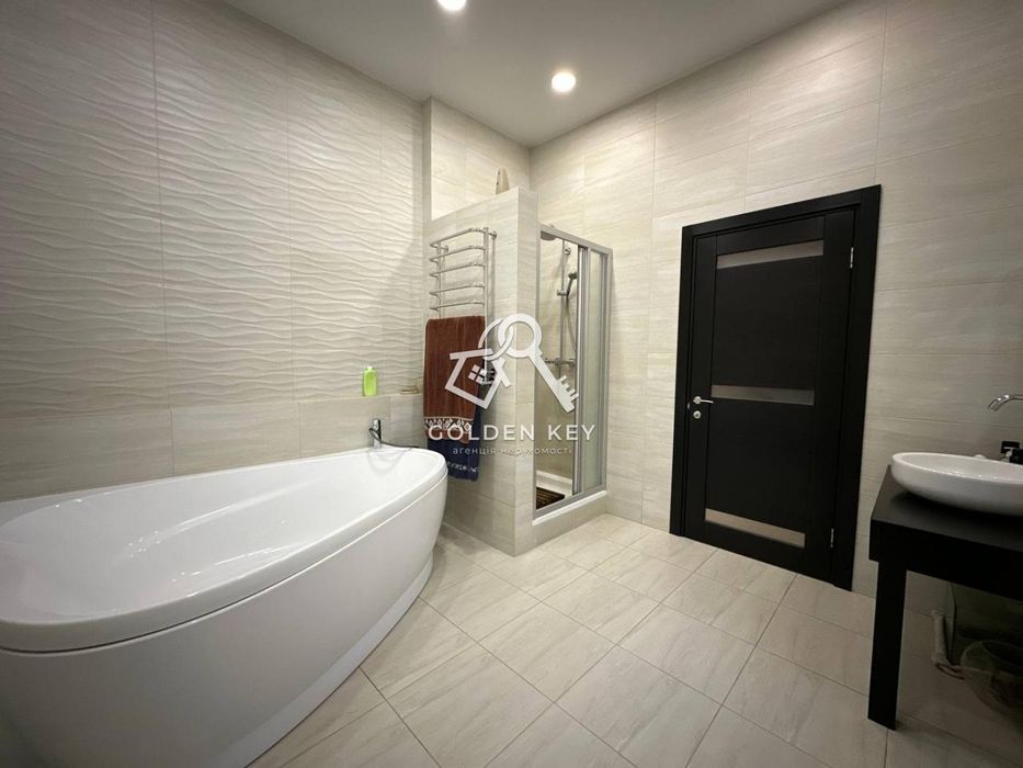 Продаж будинку по вул. В.Бизова ( Якіра )