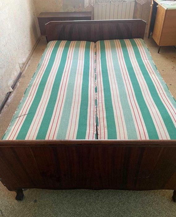 Ліжко полуторне (дерев'яний каркас) з матрацами