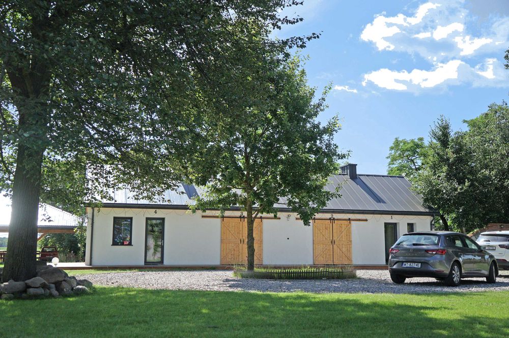 Nowy domek do 18 osób. Sauna, balia z jacuzzi. 90 km od W-wy.