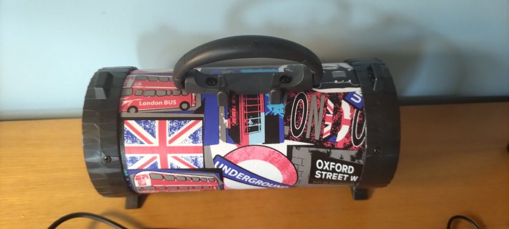 Speaker with Microphone and USB Charging Cable64409507429635123