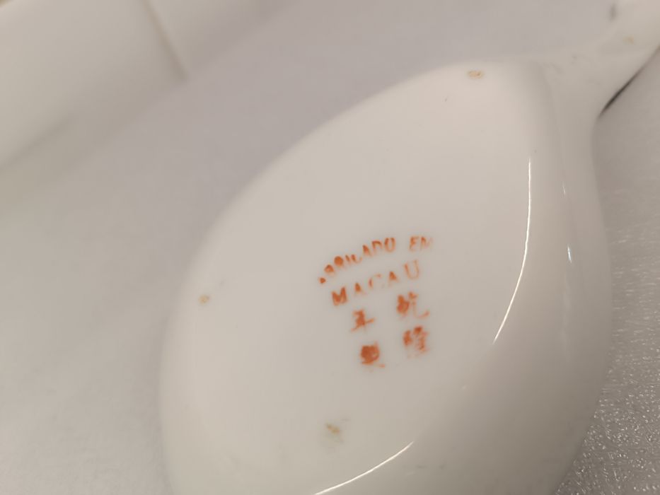 Colher Decorativa porcelana Macau. Muito Antiga